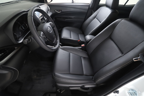 Imagen 10 de 14 de Toyota Yaris 1.5 107cv Xls Pack 5p Cvt