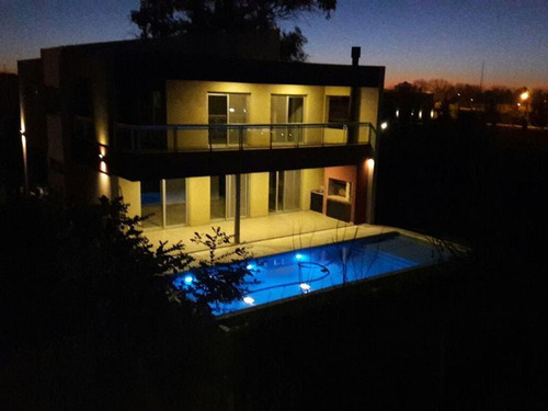 Imagen 30 de 30 de Excepcional Propiedad Con 4 Dormitorios En Brisas De Adrogué