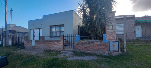 Casa En Venta De 1 Dormitorio C/ Cochera En Villa Muñiz