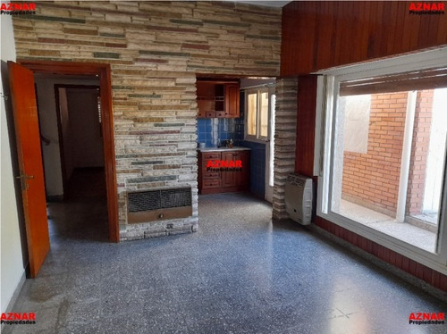 Imagen 6 de 17 de Casa De 5 Ambientes Y 5 Dormitorios (1998)