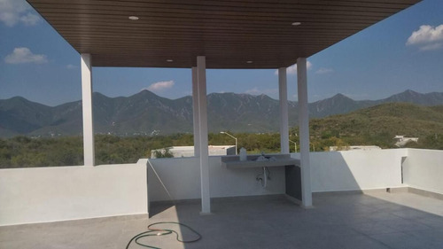 Casa En Venta En El Barrial En Santiago Nuevo Leon