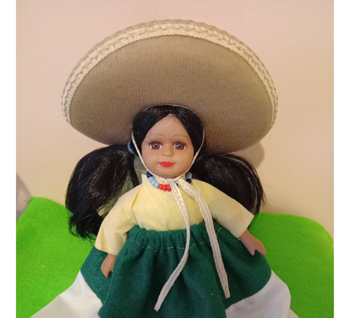 Muñeca De Porcelana Mexicana  Talla   17 Cm.