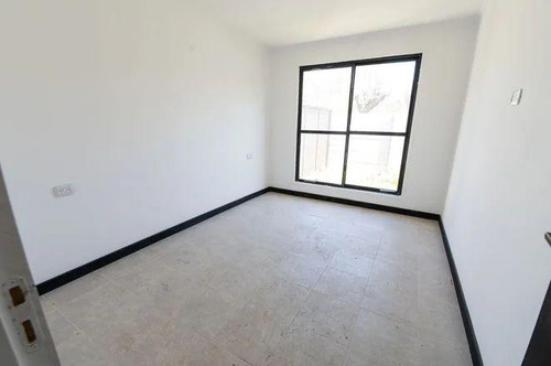 Departamento En Venta - 2 Dormitorios 1 Baño - Cochera - 95mts2 - Venado Tuerto, Santa Fe