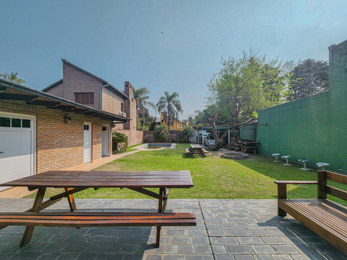 Casa De 3 Dormitorios Con Gran Jardín Y Pileta En Fisherton