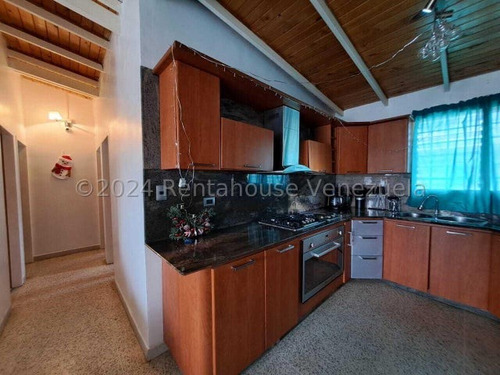 Hermoso Apartamento Tipo Tetra En Venta En Urb Corinsa-cagua. 24-22550 Cm