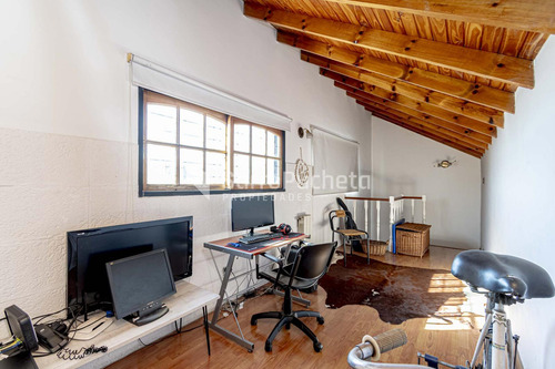 Venta Casa 5 Ambientes Con Jardín, Piscina Y Cochera En Haedo.