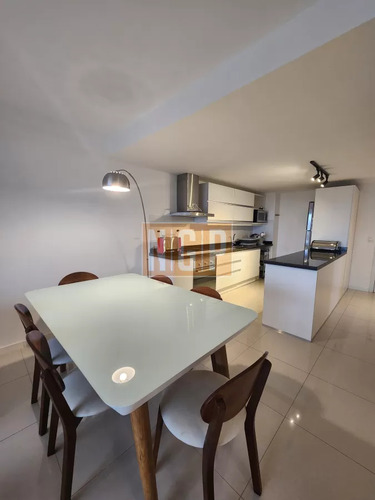 Apartamento En Venta En Torre Esmeralda De 3 Dormitorios , En Punta Del Este