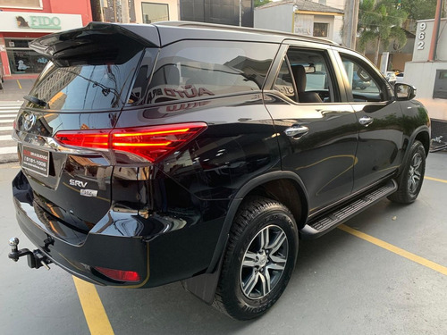 Toyota Hilux SW4 SRV 4x2 2.7 Flex 16V Aut. (7 lugares)