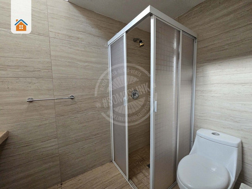 Casa En Venta Con Uso De Suelo Mixto En Ladron De Guevara Guadalajara Jalisco.