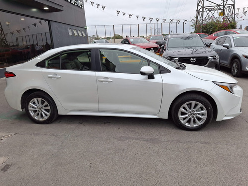 Toyota Corolla 4p XLE HEV L4/1.8 Aut
