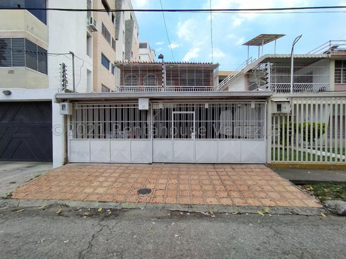 Casa En Venta En Urb. La Soledad, Maracay. 24-8178 Lln