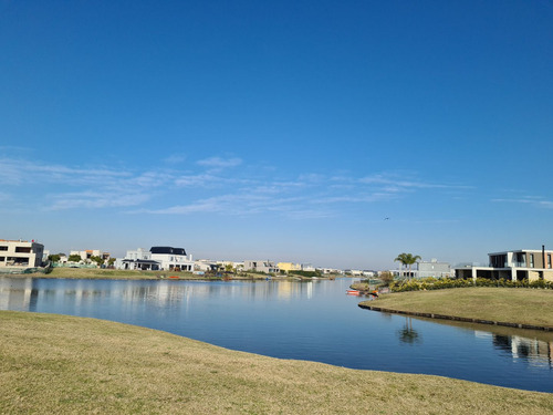 Excelente Lote A La Laguna En Esquina- Gran Metraje De Costa