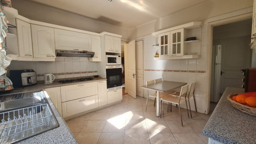 Venta De Hermosa Casa En Sector Residencial. Providencia.