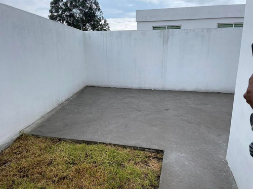 Linda Casa Nueva X Estrenar Esquinera En Ibarra, Se Puede Recibir Carros X Parte De Pago, Sector Muy Seguro Y Tranquilo
