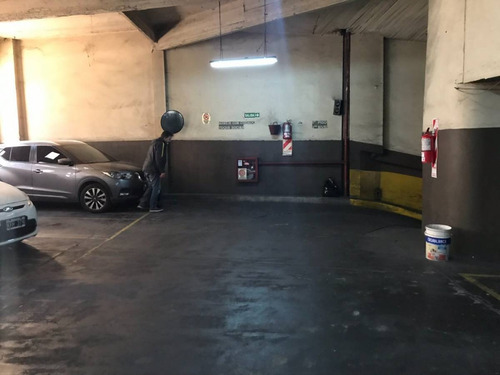 Imagen 1 de 6 de Venta Cochera En Recoleta. Oportunidad!