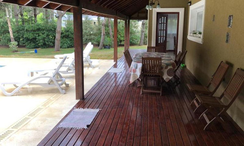 Casa De 5 Dormitorios Y 4 Baños La Herradura