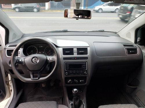 Imagen 8 de 10 de Volkswagen Suran 1.6 Comfortline 101cv