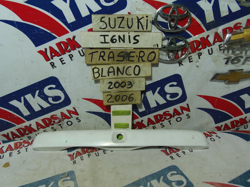 Embellecedor Trasero Suzuki Ignis 2003-2006 Blanco