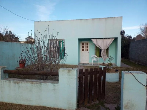 Casa En Venta - 2 Dormitorios 1 Baño - 80mts2 - Tapalque