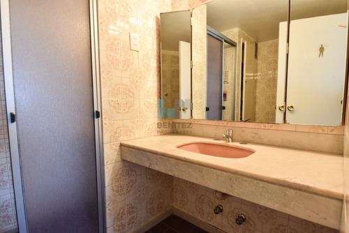 Apartamento Esquinero En Venta De 3 Dormitorios + 2 Baños. Con Excelente Vista- Ref: 8705
