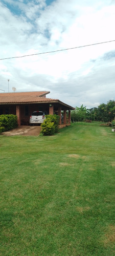 Casa Chácara 2 Dormitórios (1 Suite)