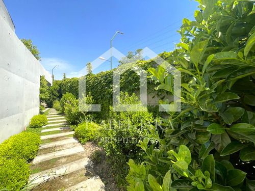 Gran Vista Condominio Casa En Arriendo 3d/3b Los Trapenses