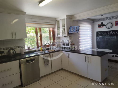 Casa En Venta De 6 Dorm. En La Reina