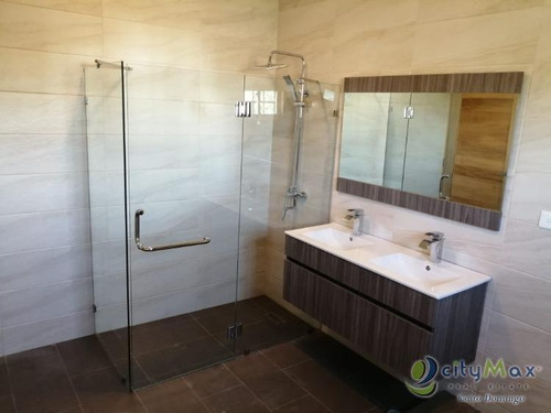 Imagen 8 de 10 de Casa En Venta En La Autopista San Isidro Con Jacuzzi Venta