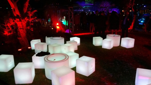 Imagen 5 de 8 de Muebles Led , Cubos Led, Muebles Iluminados Arriendo