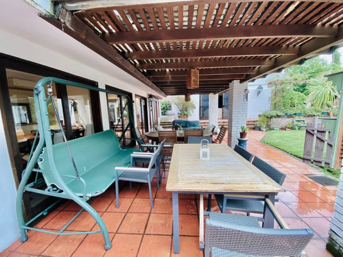 Casa En Venta De 7 Dormitorios O Mas En Playa Mansa