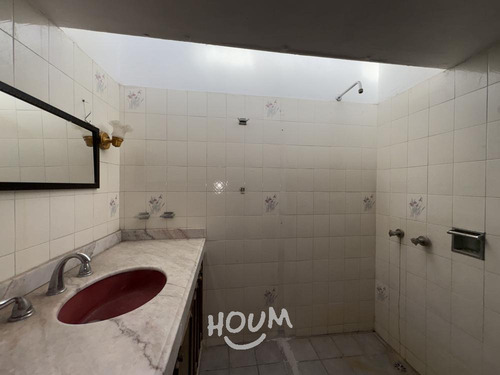 Casa En Colinas De San Javier, Guadalajara Con 7 Recámaras, 1305 M², Id: 151607