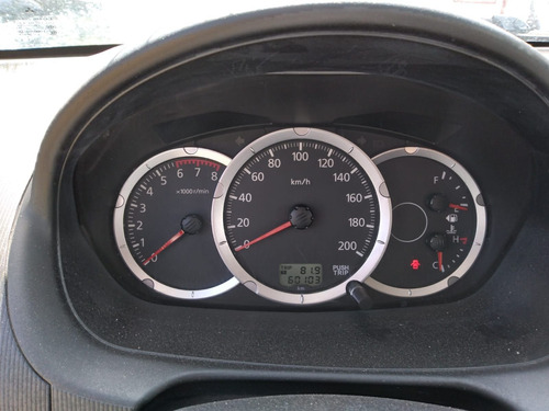 Imagen 9 de 11 de Mitsubishi L200 2015 2.4 Cabina Doble 4x2 Mt