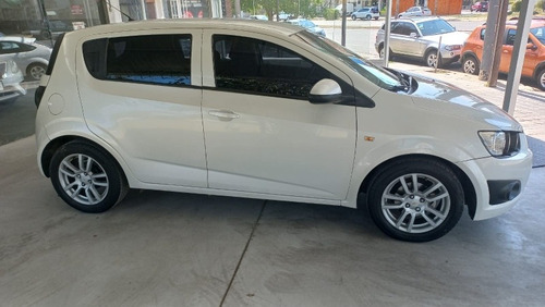 Imagen 8 de 10 de Chevrolet Sonic 2017 1.6 Lt