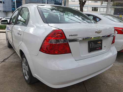 Imagen 4 de 14 de Chevrolet Aveo 2015 4p Lt L4/1.6 Man