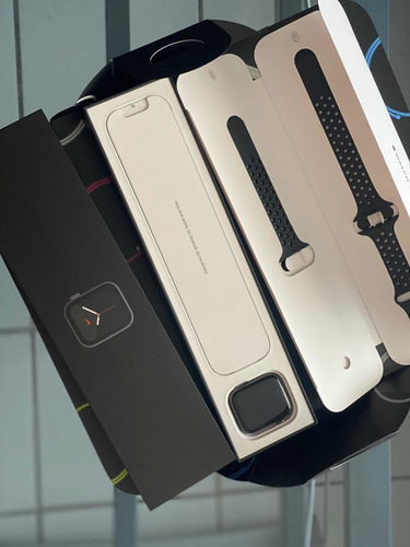 Apple Watch Serie 5 44mm Versión Nike (Usado)