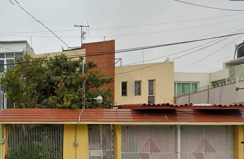 Casa En Venta. Calle Playa Tecolutla, Militar Marte, Iztacalco, Cdmx.