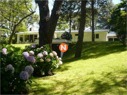 Casa En Venta Y Alquiler, Cantegril, Punta Del Este, 4 Dormitorios.- Ref: 207382