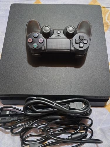 Consola De Play4 Con Mando Original Y Sus Cables 