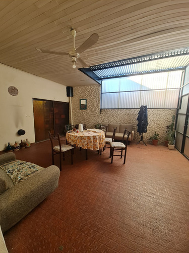 Apta Crédito!!! Excelente Oportunidad A La Venta, Se Trata De Una Propiedad Ubicada En La Calle Hipólito Yrigoyen 1200.