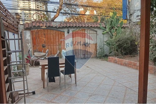 Amplia Casa Con Oportunidad De Inversión