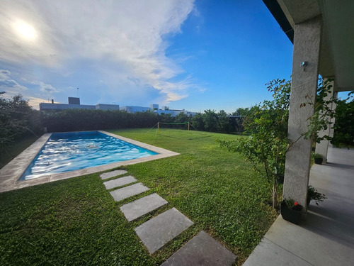 Venta De Casa De 3 Dormitorio En Don Mateo