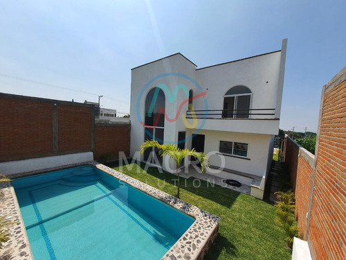Casa En Venta Fracc. Tehuicil Con Jardín Amplio Y Alberca Escriturada