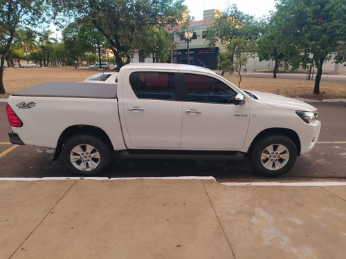 Imagem 3 de 15 de Toyota Hillux Cd 4x4 2.8 Diesel Manual