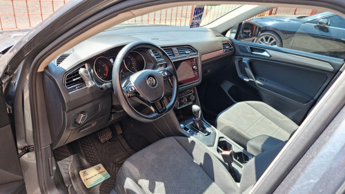 Volkswagen Tiguan Comfortline 7 asientos, 3 filas