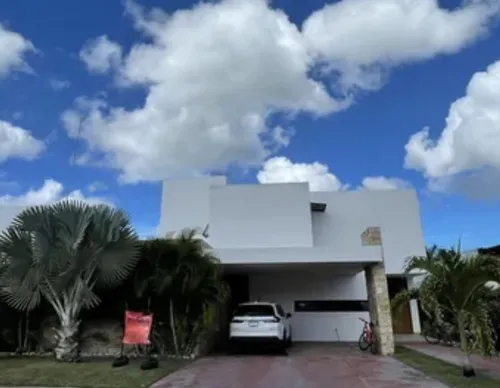 Casa Residencial En Privada La Rejoyada En Venta, Komchen.
