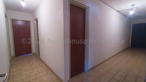 Casa Comercial En Venta En Santa Mónica 24-16876 Cs