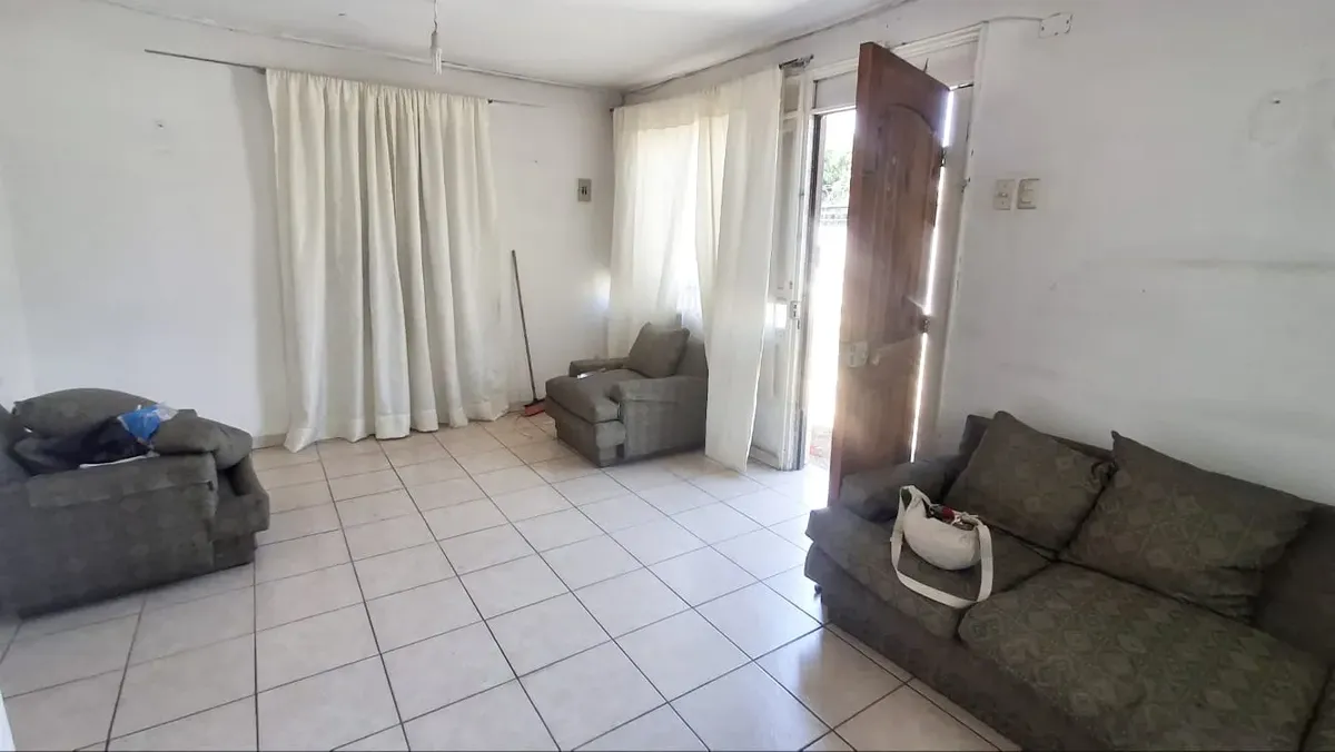 Imagen 4 de 18 de Bajo De Valor! Casa Con Patio Para Remodelar. Gran Ubicación