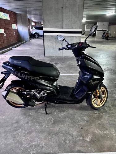 Negra Con Rines Dorados Original
