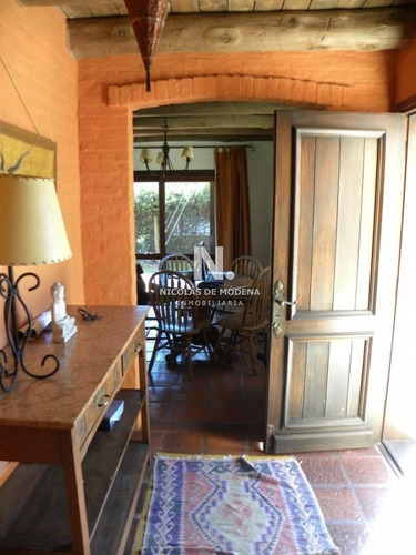 Casa En Pinares Con Vista Parcial Al Mar- Ref: 3807