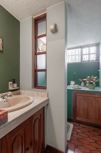 Casa En Venta En Provenza. Cod V8583